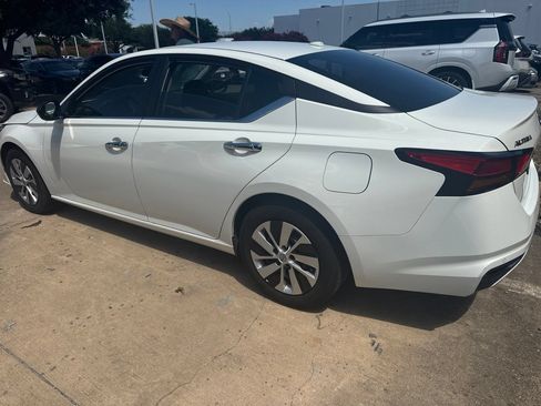 Used 2025 Nissan Altima 2.5 S FWD image 4
