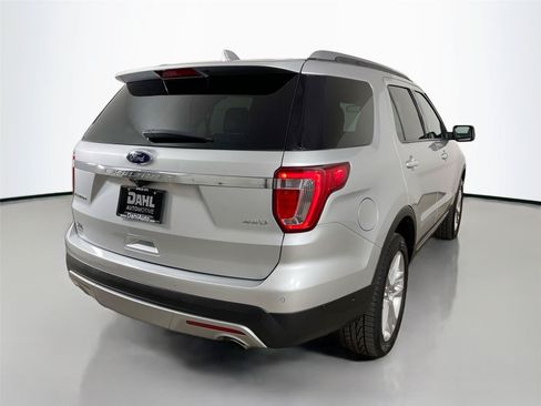 Used 2017 Ford Explorer Limited w/ Equipment Group 301A AWD/4WD image 13