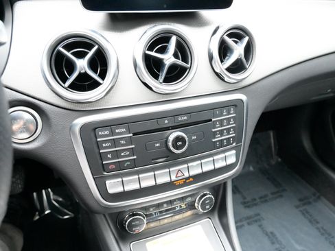 Used 2019 Mercedes-Benz GLA 250 4MATIC image 27