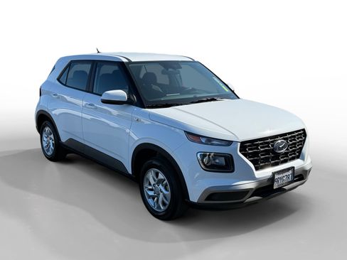 Certified 2025 Hyundai Venue SE FWD image 7