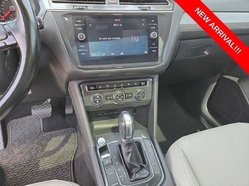 Used 2018 Volkswagen Tiguan SE w/ Panoramic Sunroof Package FWD image 21