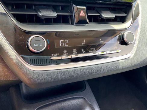 Used 2025 Toyota Corolla LE FWD image 32