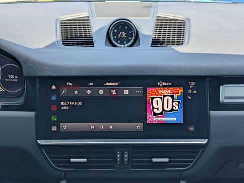 Used 2023 Porsche Cayenne Platinum Edition image 16