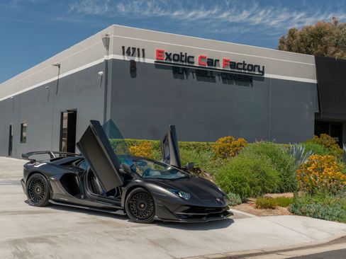 Used 2019 Lamborghini Aventador SVJ AWD/4WD image 1