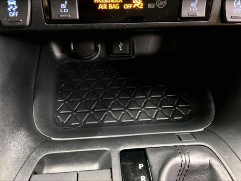 Used 2020 Toyota RAV4 XLE Premium image 37