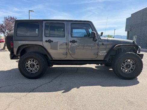 Used 2017 Jeep Wrangler Unlimited Sport w/ Quick Order Package 24S AWD/4WD image 5