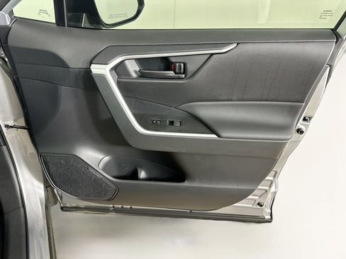 Used 2025 Toyota RAV4 LE image 31
