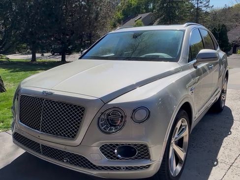 Used 2018 Bentley Bentayga AWD/4WD image 1