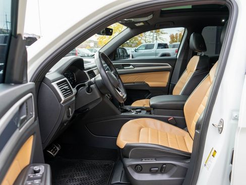 Used 2022 Volkswagen Atlas Cross Sport SEL Premium R-Line image 11