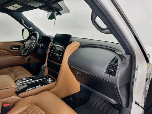 Used 2024 INFINITI QX80 Sensory w/ Cargo Package AWD/4WD image 34