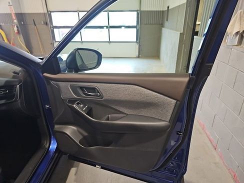 Used 2023 Nissan Rogue S AWD/4WD image 24