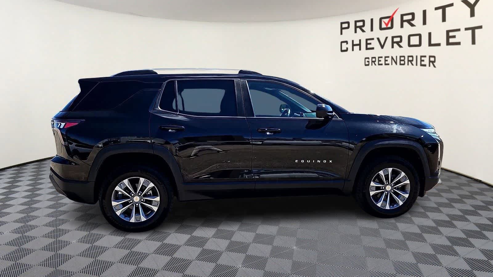 Used 2025 Chevrolet Equinox LT w/ Convenience Package II AWD/4WD image 9