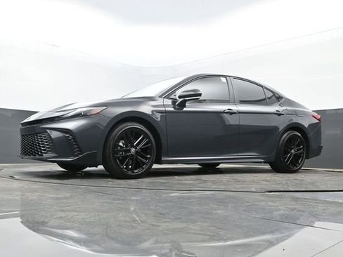 Used 2025 Toyota Camry SE image 27