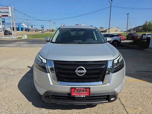 New 2025 Nissan Pathfinder SV image 11