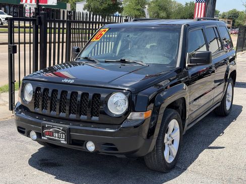 Used 2016 Jeep Patriot Latitude FWD image 2