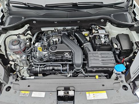 Used 2024 Volkswagen Taos SE image 31