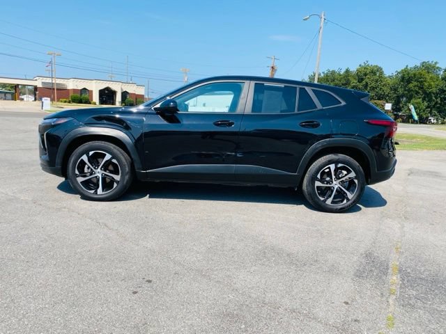 Used 2025 Chevrolet Trax RS FWD image 2