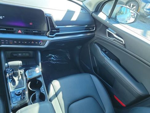 Used 2025 Kia Sportage EX w/ Premium Package image 17