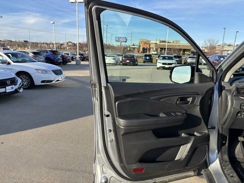 Certified 2025 Honda Ridgeline Sport+ image 9