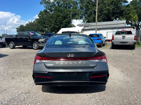 Used 2024 Hyundai Elantra Limited image 4