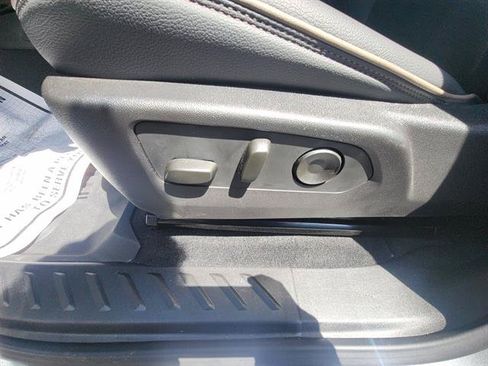 Used 2025 GMC Canyon Denali AWD/4WD image 20