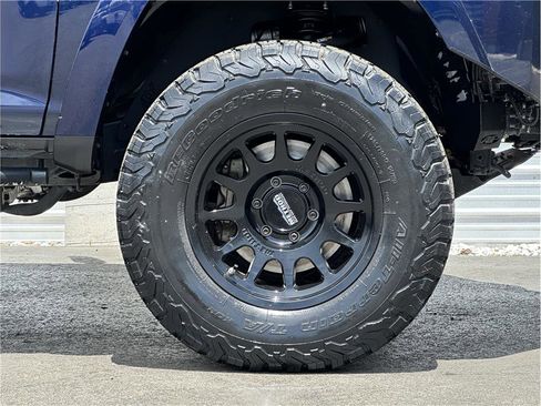 Used 2017 Toyota 4Runner TRD Off-Road Premium AWD/4WD image 29