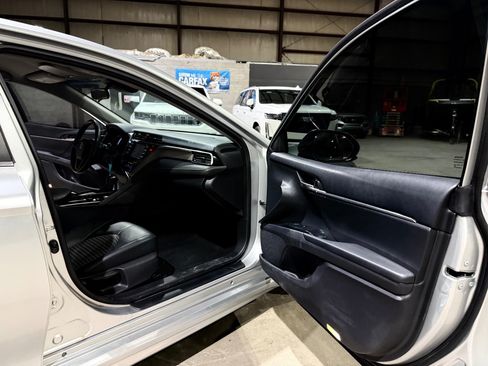 Used 2018 Toyota Camry SE FWD image 24