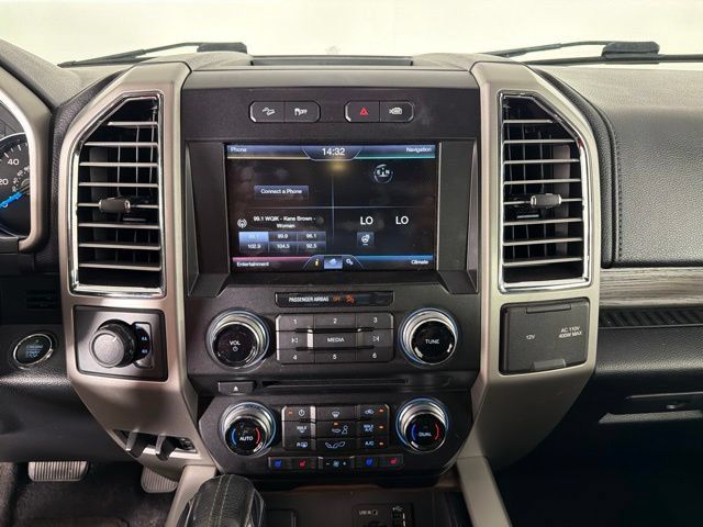 Used 2015 Ford F150 Lariat w/ Equipment Group 502A Luxury AWD/4WD image 30