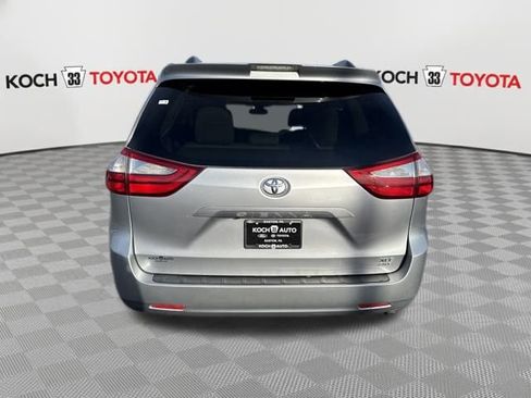 Used 2018 Toyota Sienna XLE image 6