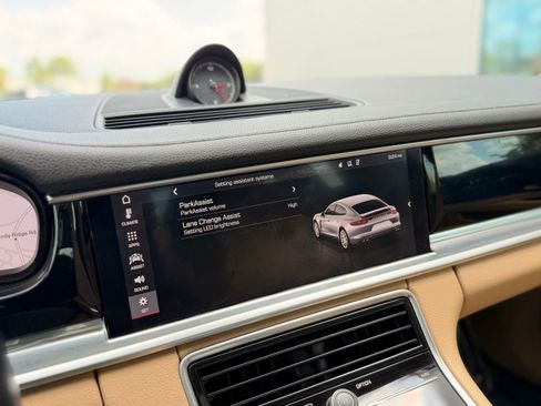Used 2018 Porsche Panamera image 49