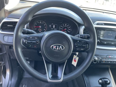 Used 2017 Kia Sorento AWD image 10