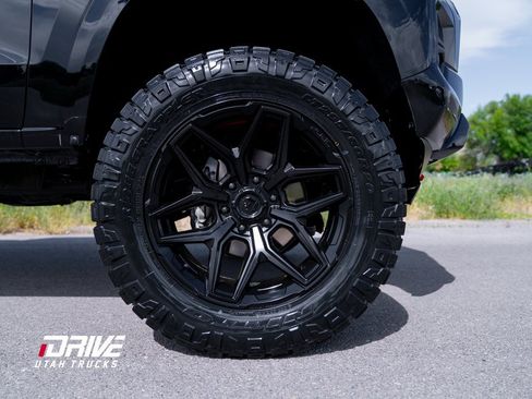 Used 2024 Chevrolet Colorado Z71 image 11