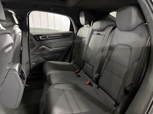 Used 2022 Porsche Cayenne GTS AWD/4WD image 25