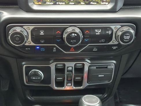 Used 2022 Jeep Wrangler Unlimited Sahara image 27