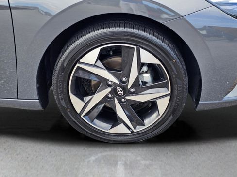 Used 2023 Hyundai Elantra Limited w/ Preferred Accessory Package image 6
