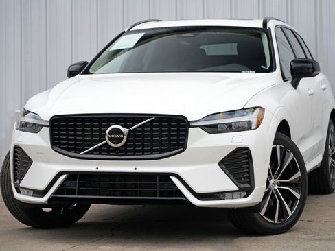 Used 2024 Volvo XC60 B5 Plus w/ Climate Package image 2