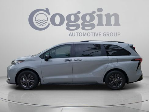 Used 2026 Toyota Sienna XSE AWD/4WD image 2