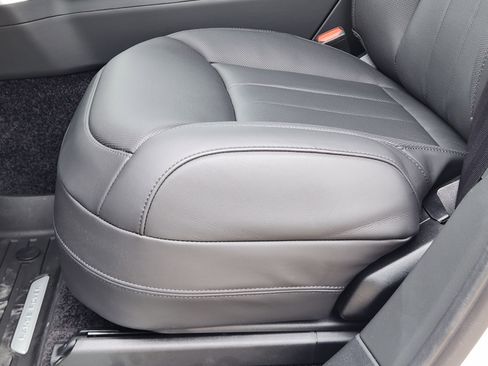 New 2026 Land Rover Range Rover Long Wheelbase SE image 24