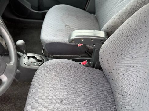 Used 2010 Toyota Yaris 4-Door Hatchback image 21