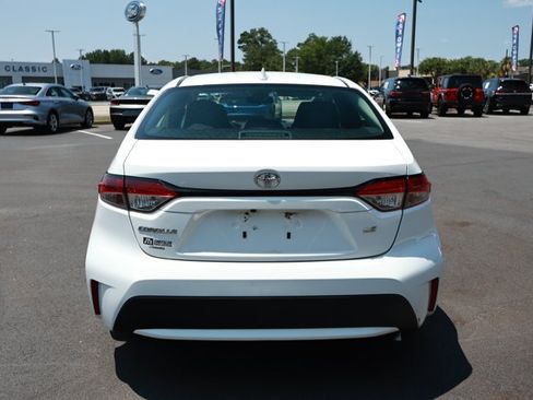 Used 2022 Toyota Corolla LE FWD image 7