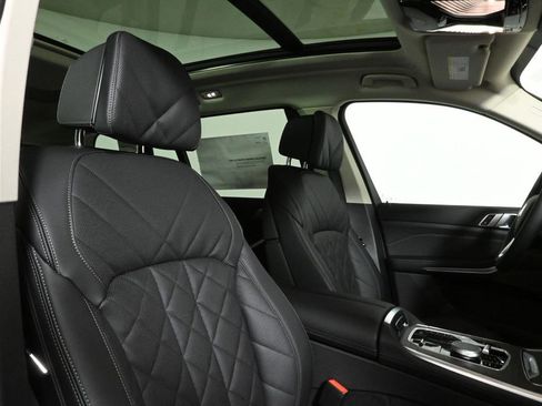 Used 2025 BMW X7 xDrive40i w/ Premium Package image 37