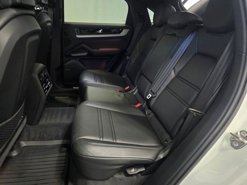 Certified 2025 Porsche Cayenne Coupe image 21
