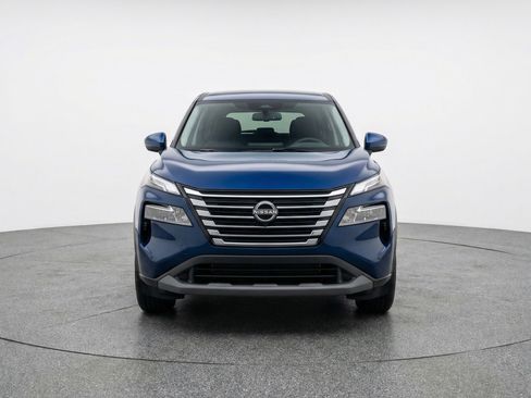 Used 2025 Nissan Rogue SV image 2