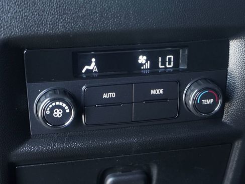 Used 2023 Chevrolet Traverse LT FWD image 37