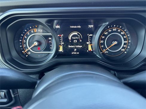 Certified 2024 Jeep Gladiator Rubicon w/ Technology Group image 12