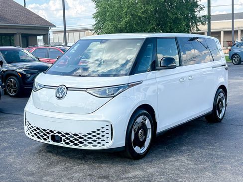 Used 2025 Volkswagen ID. Buzz Pro S RWD image 7