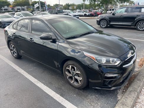 Certified 2019 Kia Forte LXS image 3