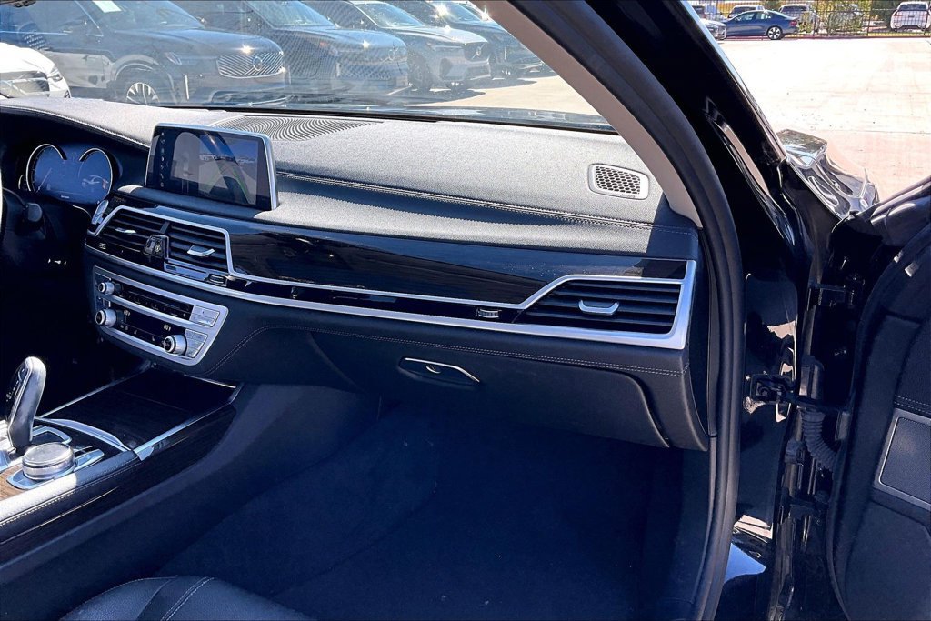 Used 2019 BMW 740i RWD image 15