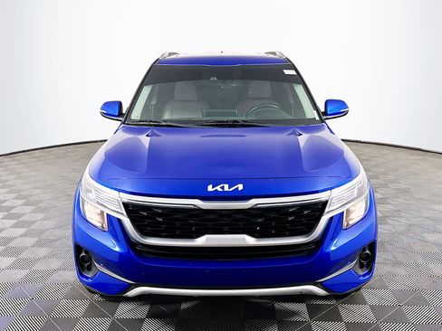 Used 2022 Kia Seltos EX image 2