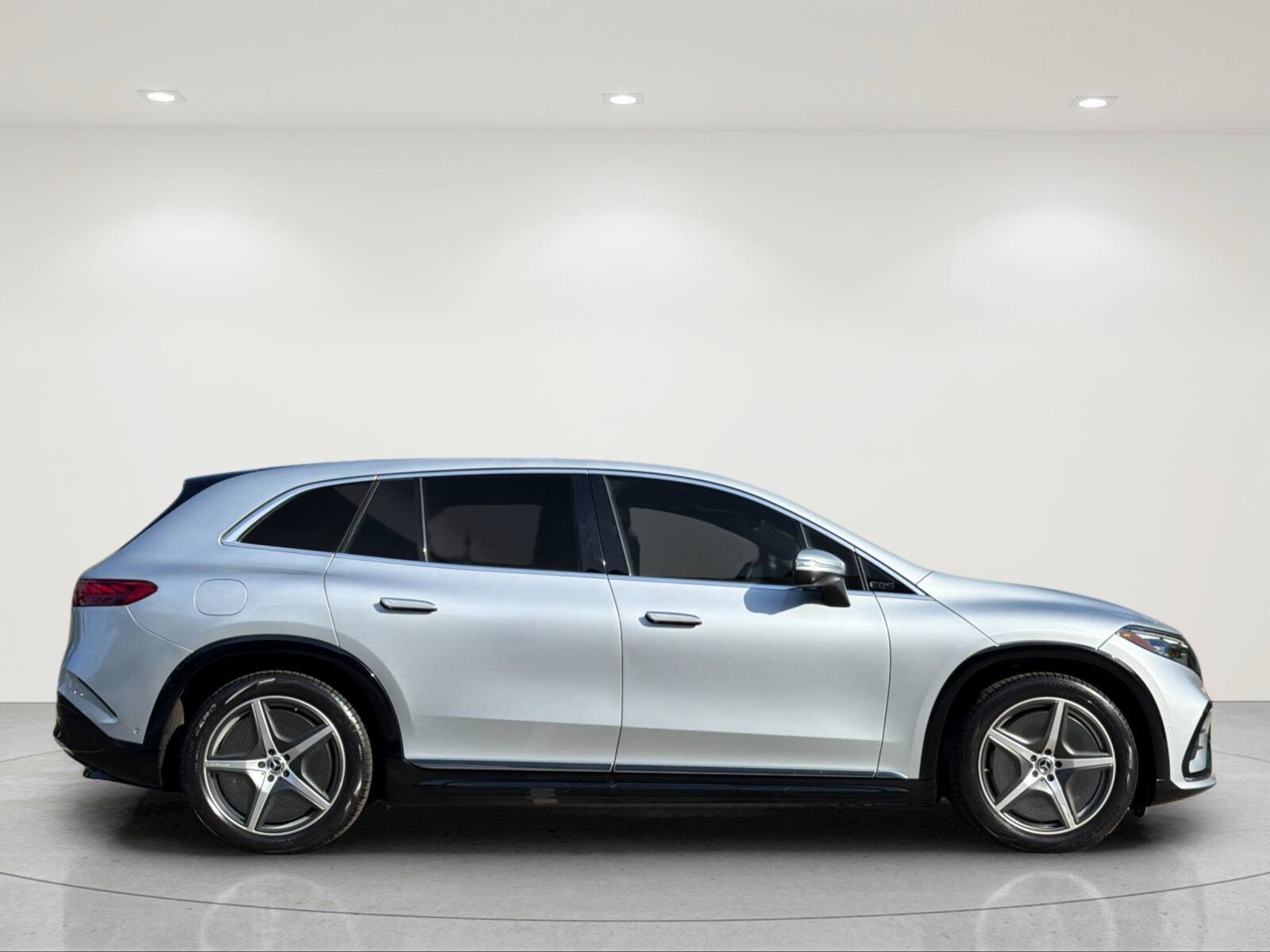Used 2023 Mercedes-Benz EQS 580 4MATIC SUV image 6
